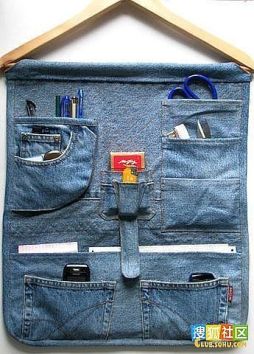 cabide-e-jeans-em-suporte-porta-trecos