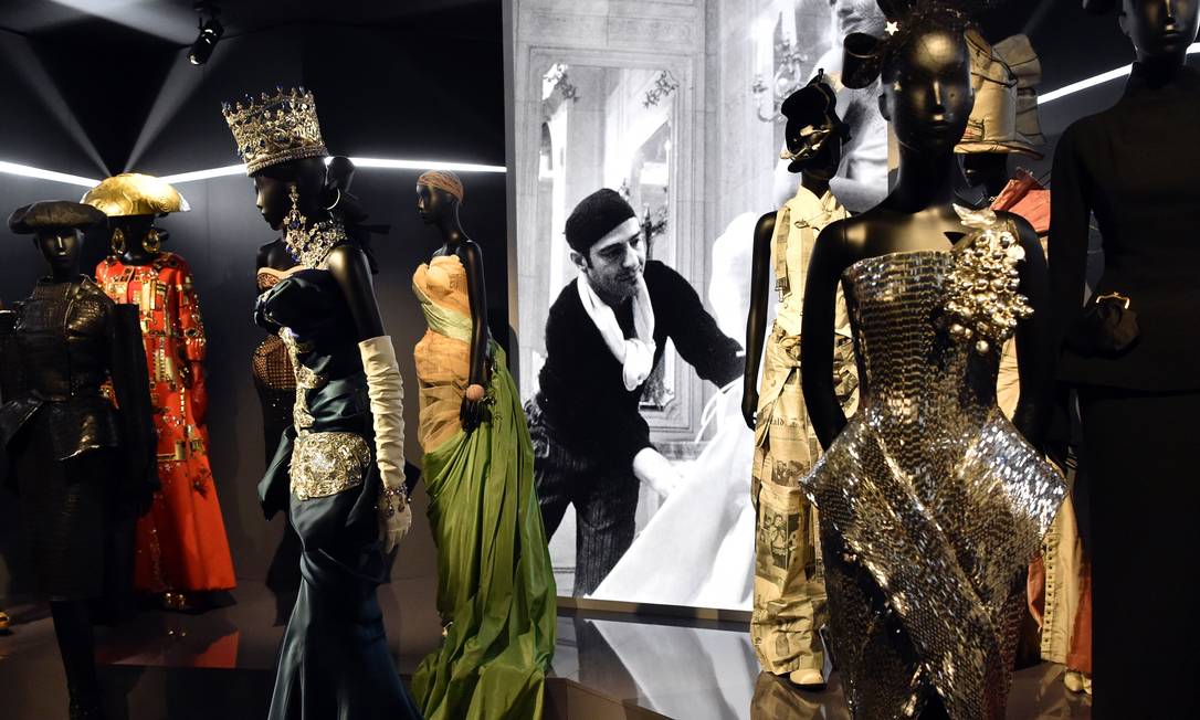 designer-John-Galliano nos 70 anos da Dior