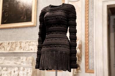 CoutureSculpture-Azzedine-Alaïa-in-the-History-of-Fashion-